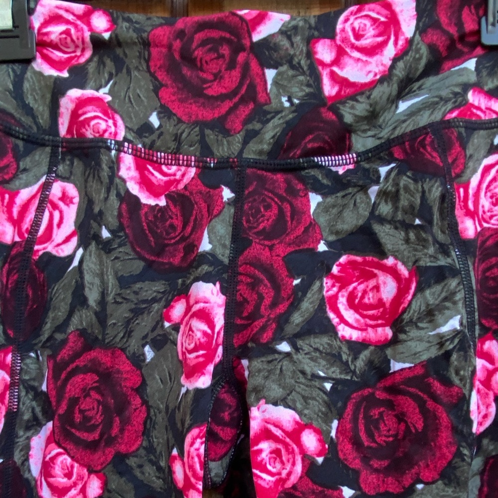 Betsy Johnson performance cropped sport legging - Picture 4 of 14